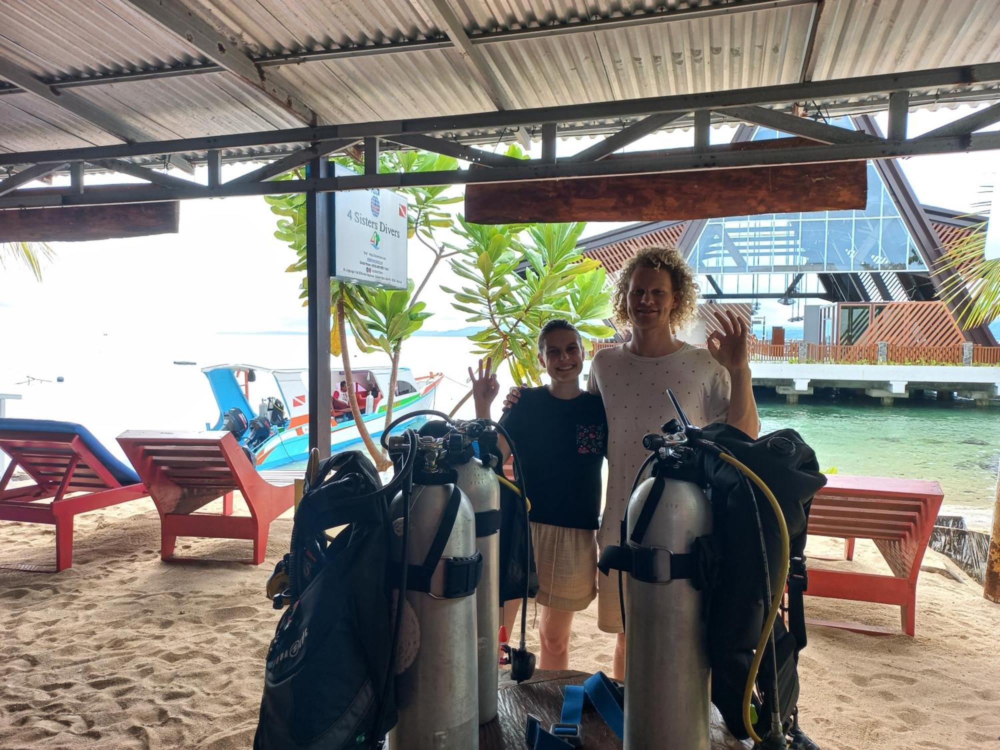 4 Sisters Divers