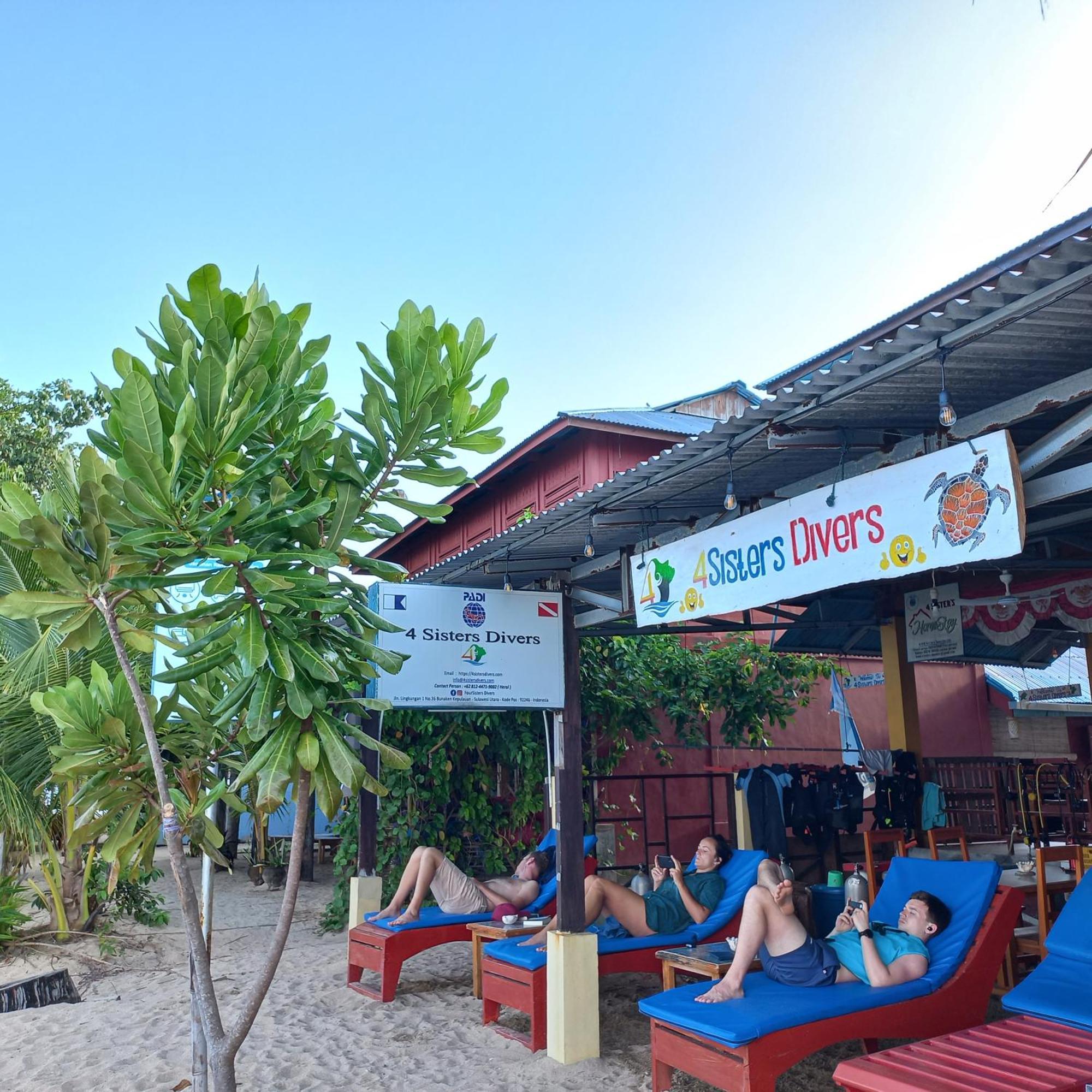 4 Sisters Divers Homestay Bunaken